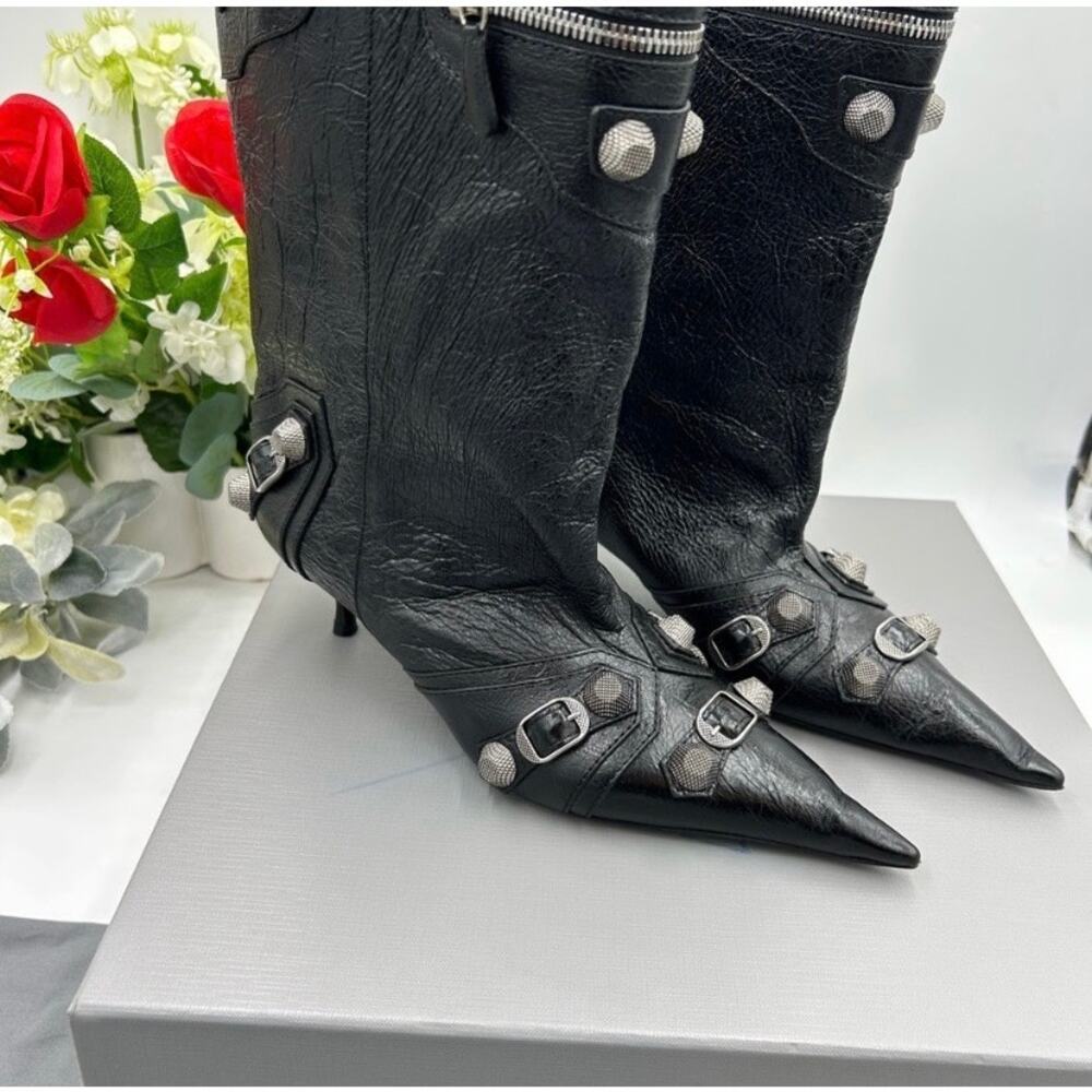 Women's Balenciaga CAGOLE kitten heel distressed, leather ankle boots size 39